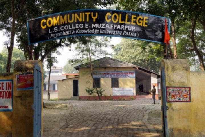 https://cache.careers360.mobi/media/colleges/social-media/media-gallery/18458/2021/3/22/Campus Entrance View of Langat Singh College Muzaffarpur_Campus-View.jpg